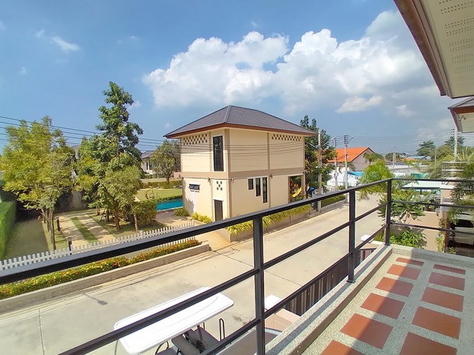 House for sale Pattaya showing the master bedroom balcony House for sale Pattaya showing the master bedroom balcony