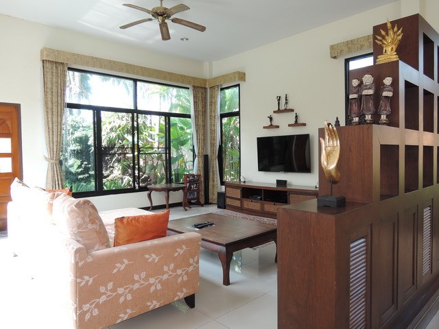House for sale Pattaya showing the comfortable living room
