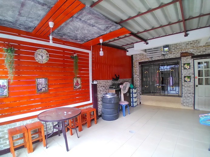 House for sale Pattaya showing the covered terrace House for sale Pattaya showing the covered terrace