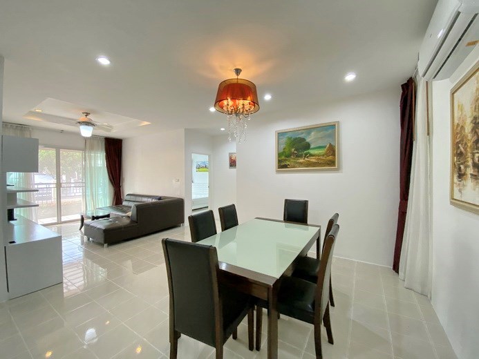 House for sale Pattaya showing the dining area 