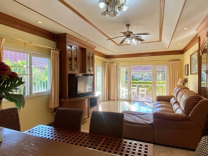 House For Sale Pattaya showing the dining and living areas House For Sale Pattaya showing the dining and living areas