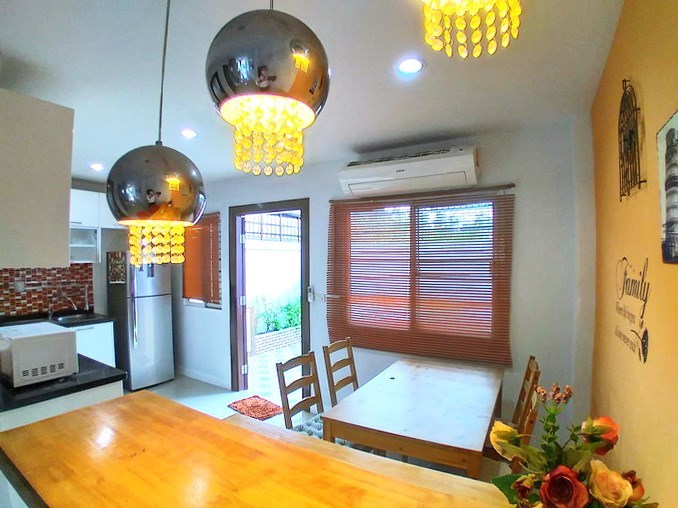 House for sale Pattaya showing the dining area 