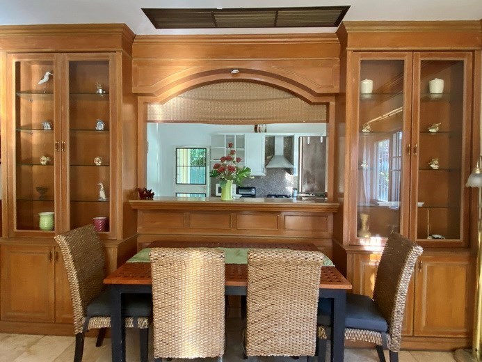 House For Sale Pattaya showing the dining area House For Sale Pattaya showing the dining area