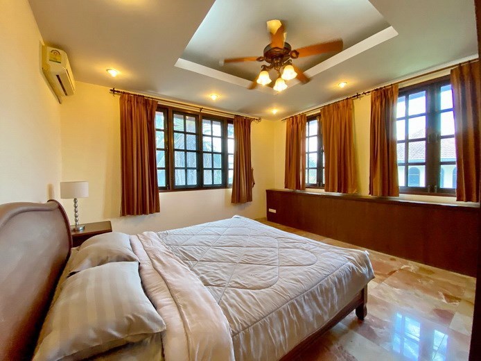 House for sale Pattaya showing the fourth bedroom 