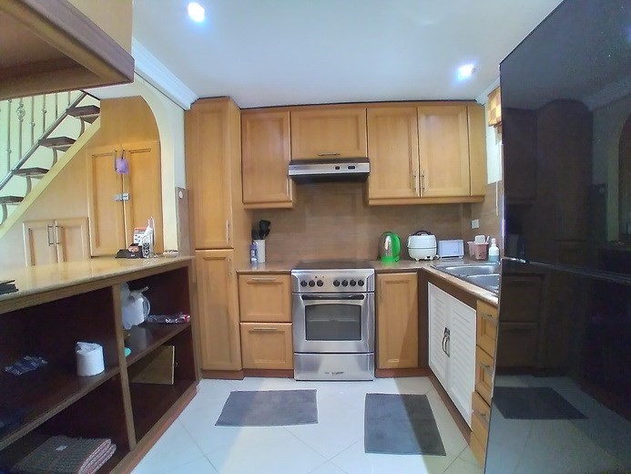 House for sale Pattaya showing the kitchen House for sale Pattaya showing the kitchen