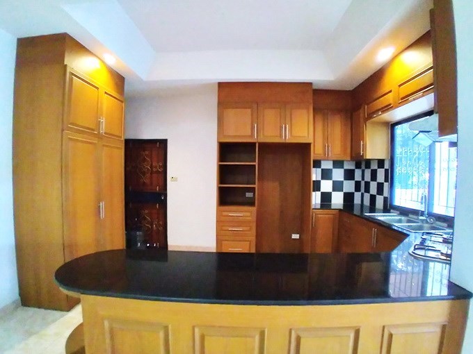 House for sale Pattaya showing the kitchen 