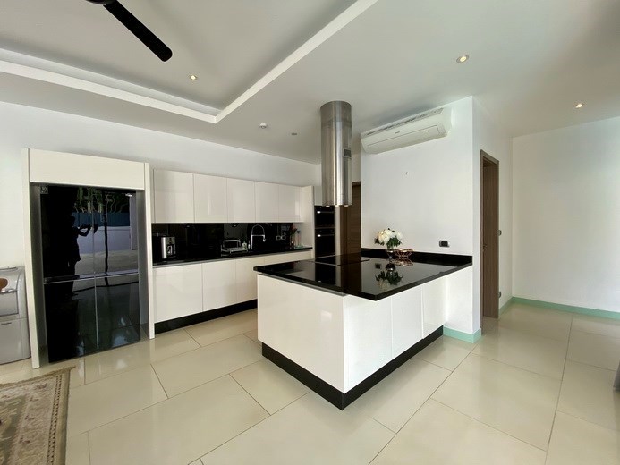 House for sale Pattaya showing the kitchen 