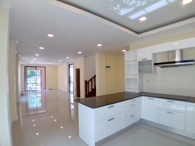 House for sale Pattaya showing the kitchen area House for sale Pattaya showing the kitchen area