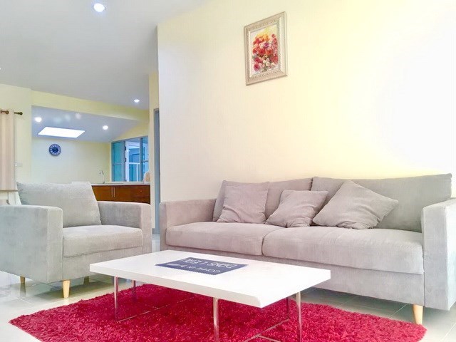 House for sale Pattaya showing the living area House for sale Pattaya showing the living area