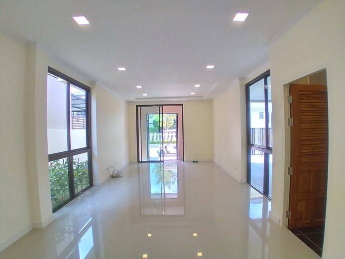 House for sale Pattaya showing the living area concept and guest bathroom House for sale Pattaya showing the living area concept and guest bathroom