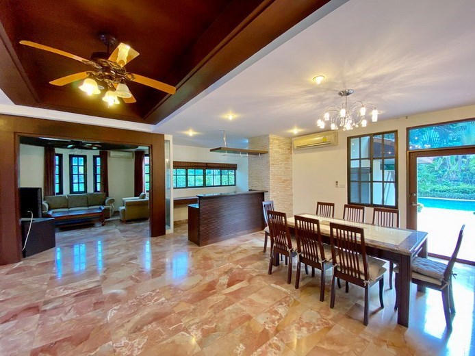 House for sale Pattaya showing the dining, living and bar areas House for sale Pattaya showing the dining, living and bar areas
