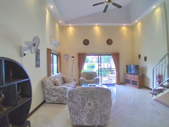 House for sale Pattaya showing the living room