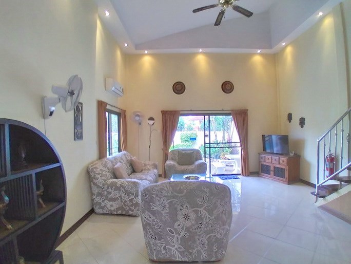 House for sale Pattaya showing the living room House for sale Pattaya showing the living room