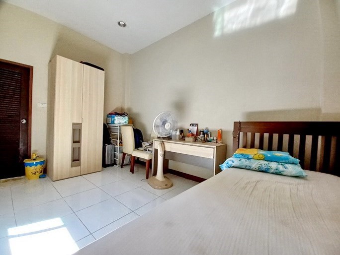 House for sale Pattaya showing the maid bedroom suite House for sale Pattaya showing the maid bedroom suite
