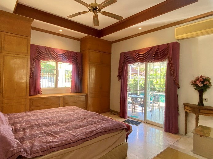 House For Sale Pattaya showing the master bedroom with pool view House For Sale Pattaya showing the master bedroom with pool view