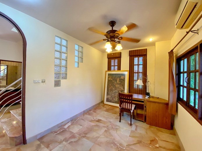 House for sale Pattaya showing the fifth bedroom 