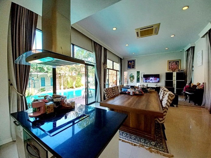 House for sale Pattaya showing the large open plan concept House for sale Pattaya showing the large open plan concept
