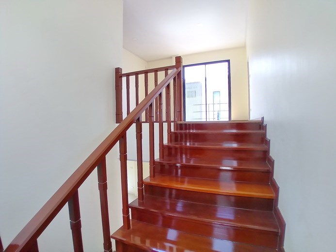 House for sale Pattaya showing the staircase House for sale Pattaya showing the staircase