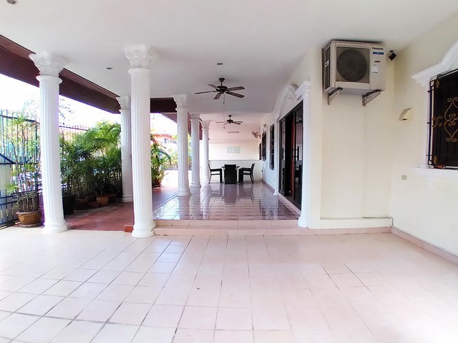 House for sale Pattaya showing the terrace 