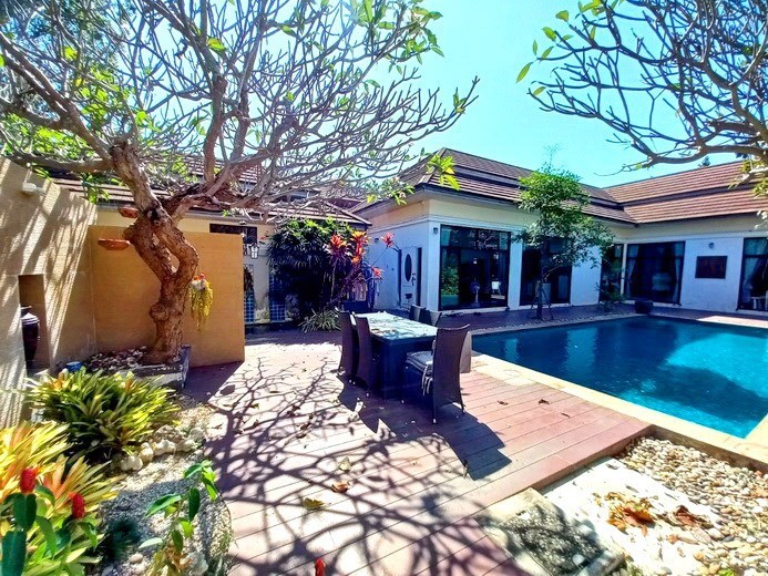 House for sale Pattaya showing the terrace and house House for sale Pattaya showing the terrace and house