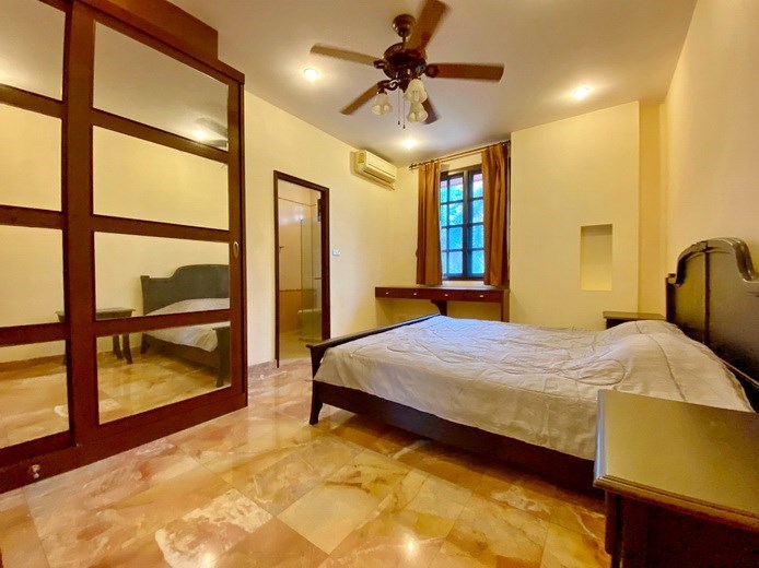 House for sale Pattaya showing the third bedroom suite House for sale Pattaya showing the third bedroom suite