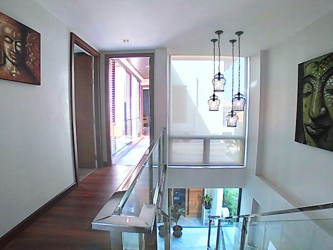 House for sale Pratumnak Pattaya showing the corridor to third bedroom 