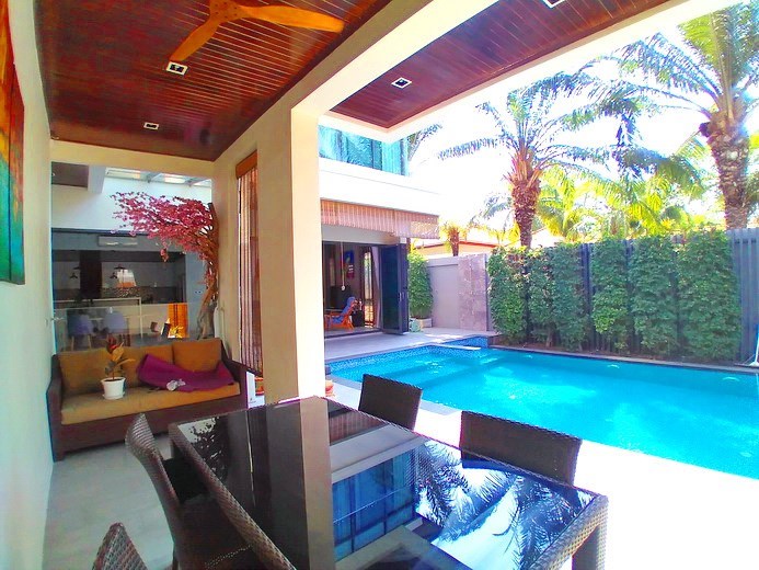 House for sale Pratumnak Pattaya showing the covered terrace and pool 