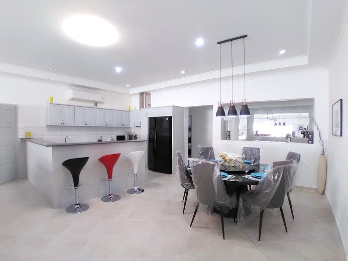House for sale Pratumnak Pattaya showing the dining and kitchen areas 