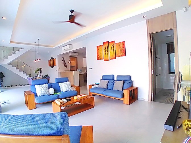 House for sale Pratumnak Pattaya showing the open plan concept 