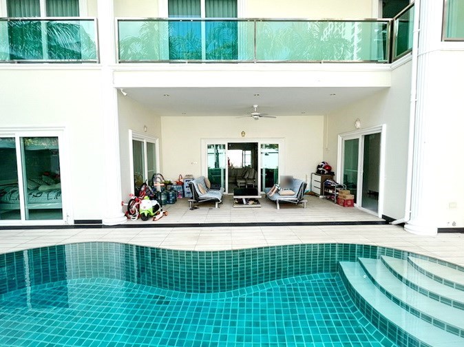 House for sale Pratumnak Pattaya showing the poolside terrace House for sale Pratumnak Pattaya showing the poolside terrace