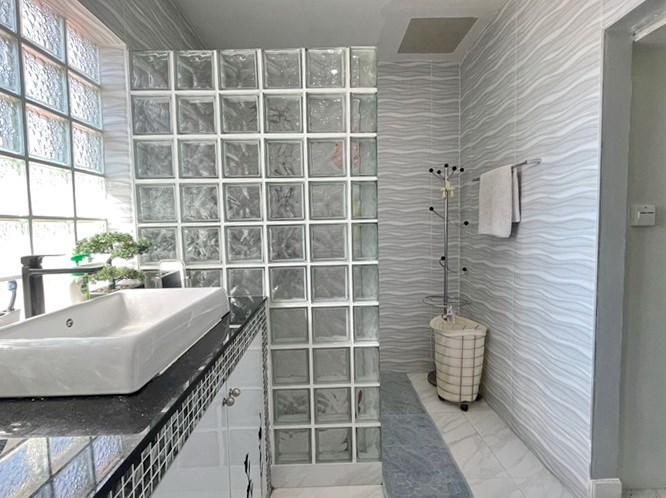 House for sale Pratumnak Pattaya showing the second bathroom House for sale Pratumnak Pattaya showing the second bathroom