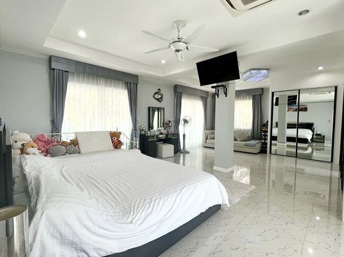 House for sale Pratumnak Pattaya showing the second master bedroom with living area House for sale Pratumnak Pattaya showing the second master bedroom with living area