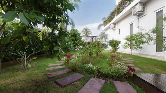 House for Sale Silverlake Pattaya showing the garden