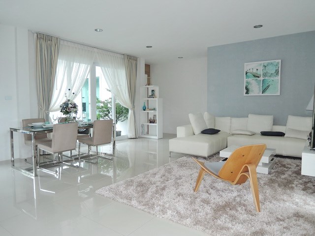 House for Sale Silverlake Pattaya showing the living room