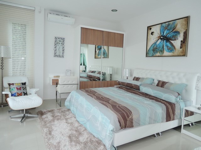 House for Sale Silverlake Pattaya showing the master bedroom suite