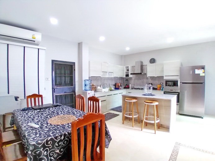 House for sale South Pattaya showing the dining and kitchen areas 