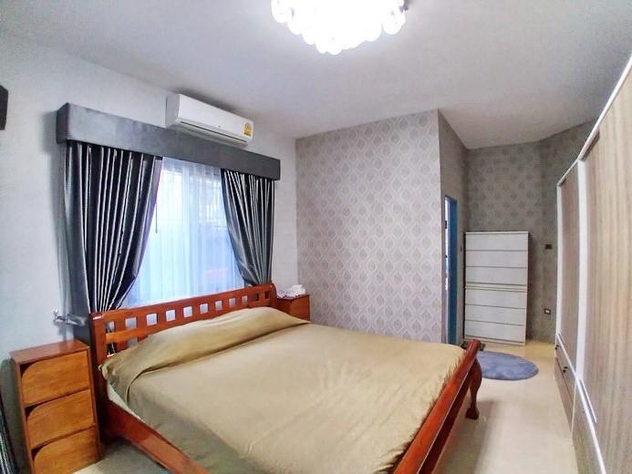 House for sale South Pattaya showing the master bedroom suite 