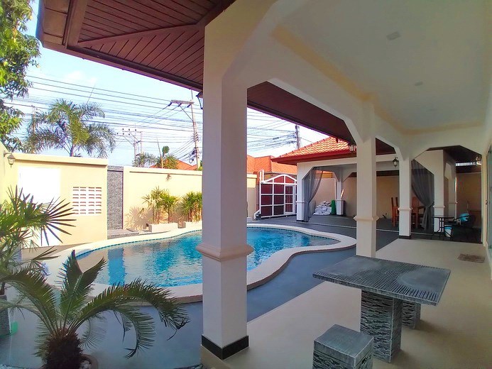 House for sale South Pattaya showing the poolside terrace House for sale South Pattaya showing the poolside terrace