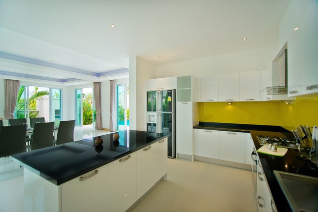 House For Sale Pattaya The Vineyard III showing the kitchen House For Sale Pattaya The Vineyard III showing the kitchen
