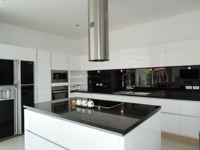 House for sale The Vineyard Pattaya showing the kitchen House for sale The Vineyard Pattaya showing the kitchen