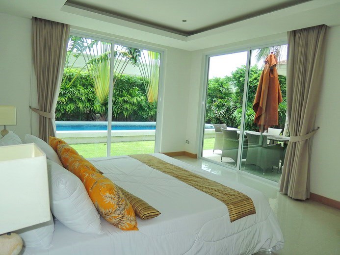 House for sale The Vineyard Pattaya showing the master bedroom pool view 