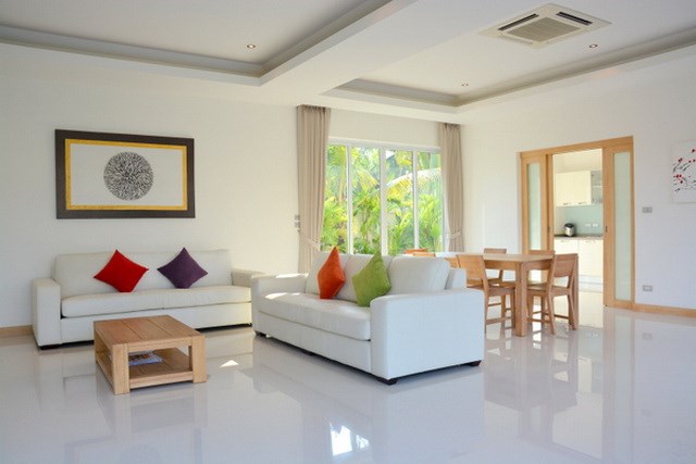 House for sale The Vineyard Pattaya showing the open plan concept