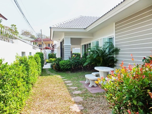 House for sale WongAmat Pattaya showing the house, terrace and garden 