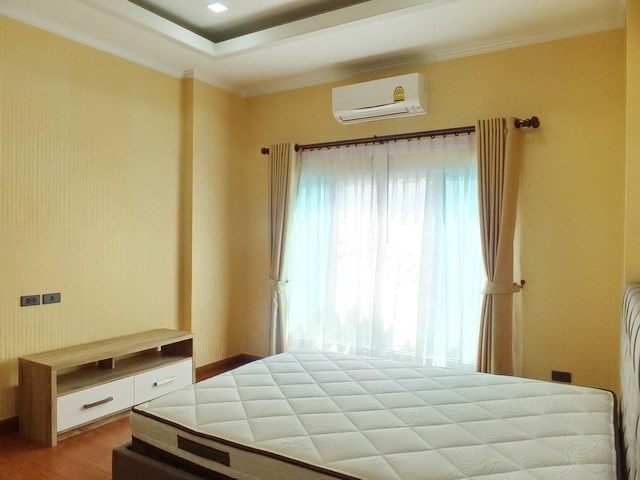 House for sale WongAmat Pattaya showing the second bedroom 