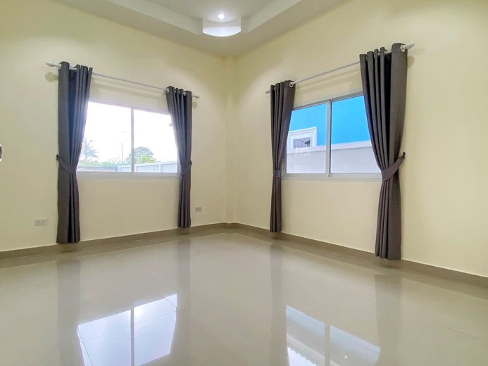 House for sale at Nongplalai Pattaya showing the third bedroom