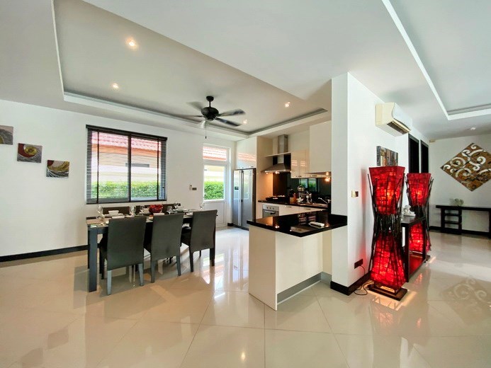 House for sale East Pattaya showing the dining and kitchen areas 