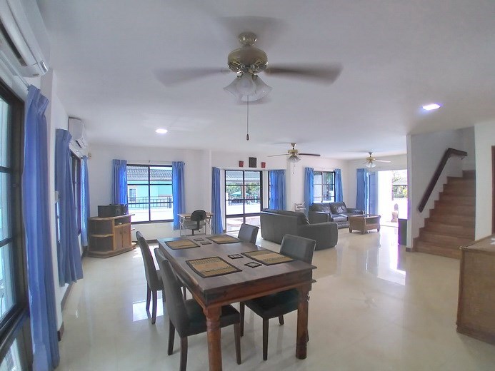 House for sale East Pattaya showing the dining, office and living areas House for sale East Pattaya showing the dining, office and living areas