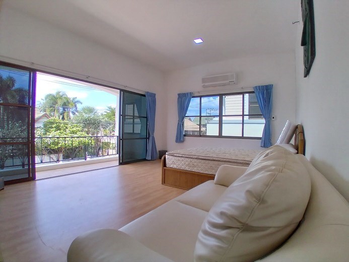 House for sale East Pattaya showing the fourth bedroom 