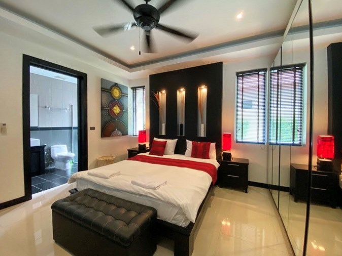 House for sale East Pattaya showing the fourth bedroom suite 