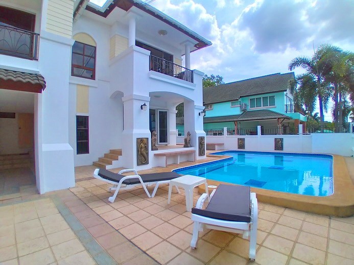 House for sale East Pattaya showing the house, terrace and pool House for sale East Pattaya showing the house, terrace and pool